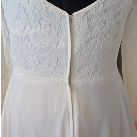 Christina Wu 22062 Wedding Dress Size 16 in light Ivory - Picture 5 of 10